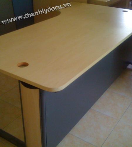 Thanh lý bàn trưởng phòng thanh lý