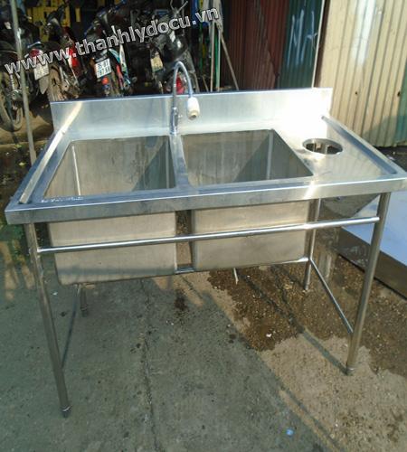 Chậu rửa đôi có lỗ thoát rác