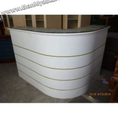 Quầy lễ tân trắng 1