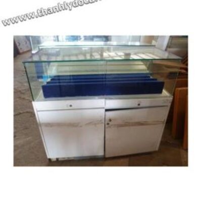 Tủ kính trưng bày 06