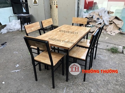bộ bàn ghế gỗ ăn cao su