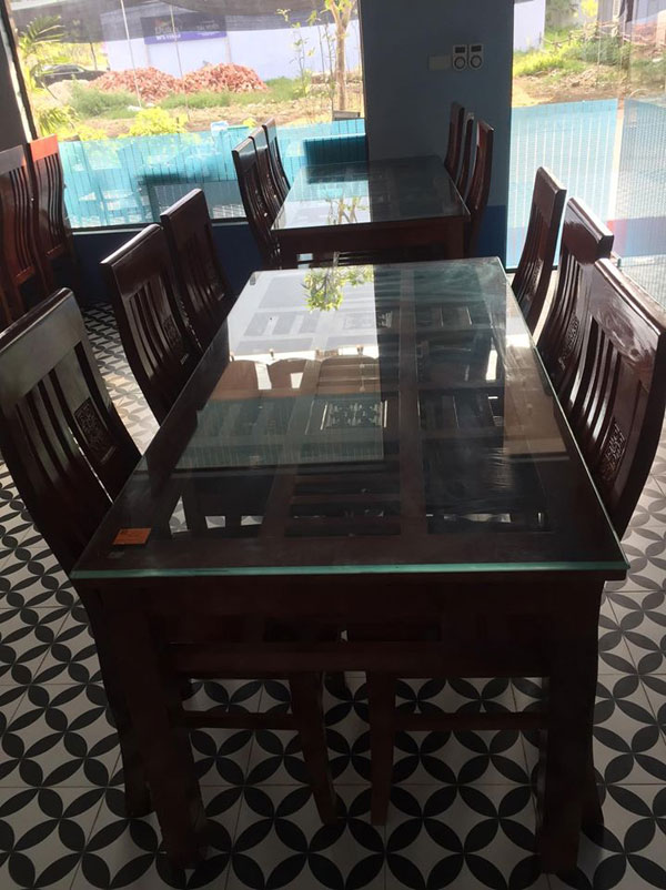 bàn ghế nội thất gia đình cũ