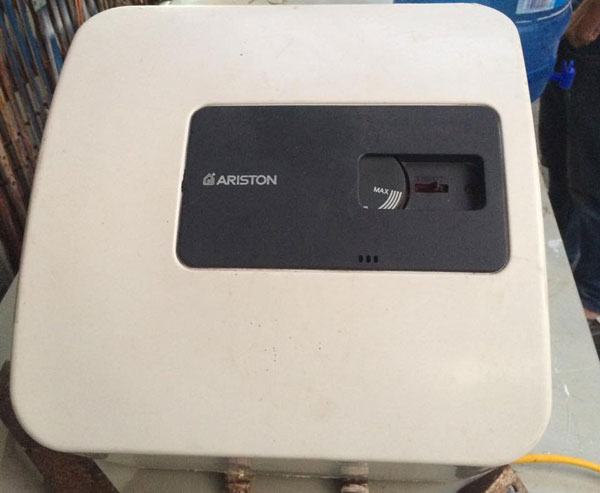 Mua bình nóng lạnh ariston cũ 15 lít