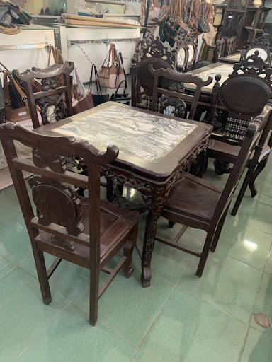 Một mẫu bàn ghế gồm 1 bàn và 4 ghế