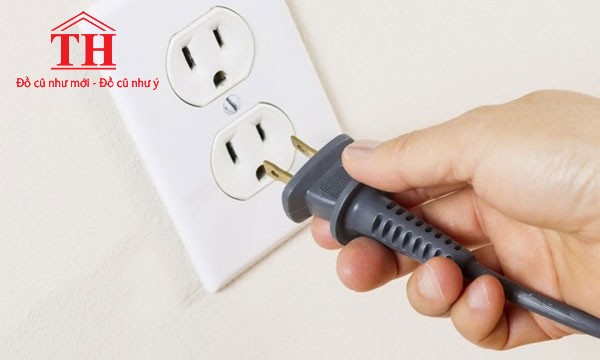 hướng dẫn mua tủ lạnh cũ bằng cách chạy thử sản phẩm