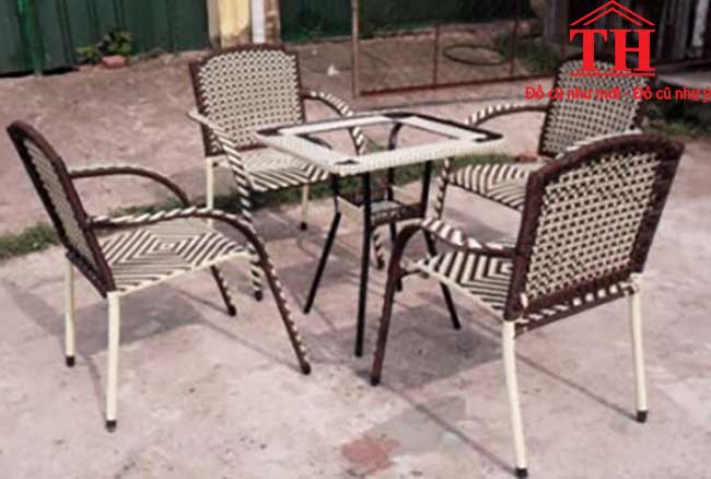 Bàn ghế giả mây thanh lý ở Hà Nội tại chợ đồ cũ Thưởng Thưởng - Mẫu 2