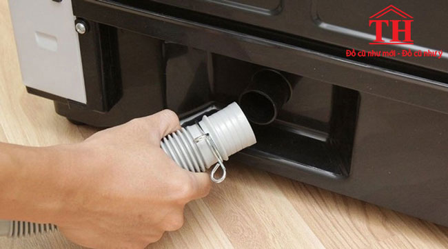 Kiểm tra ống xả nước của máy giặt trước khi quyết định mua