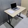 Bàn làm việc chân sắt chữ T