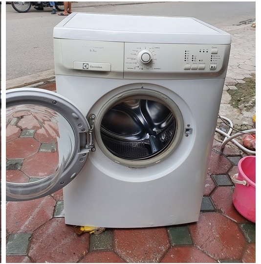 May-giat-Electrolux- 6,5Kg- EWF-85662-cu