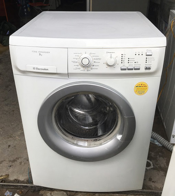 Máy giặt Electrolux với hình thức và hiệu năng hoạt động gần như mới